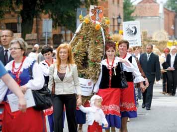 W zjeździe biorą udział żyjący jeszcze przedwojenni kawalerzyści absolwenci przedwojennego grudziądzkiego Centrum Wyszkolenia Kawalerii, ich rodziny, kontynuujące