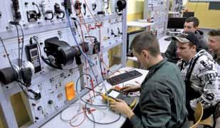 mechatronik, technik pojazdów samochodowych, operatorów obrabiarek sterowanych CNC. KONKURS: Jak Program Operacyjny Kapitał Ludzki pomaga podnosić poziom edukacji?