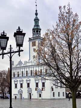 Najciekawsze budowle zyskały efektowne oświetlenie, a w ramach projektu rewitalizacji zainstalowano monitoring.