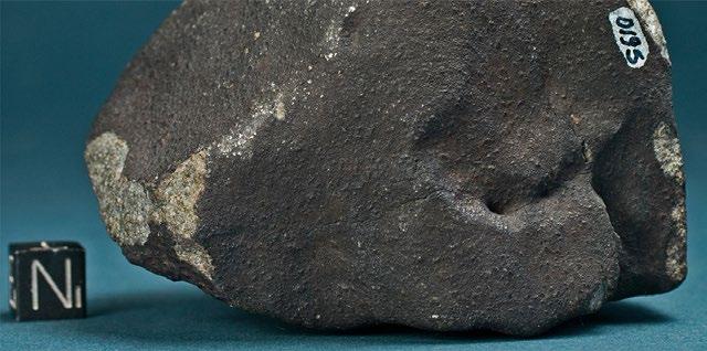 W podobny sposób grecki historyk Herodian (170 240 n.e.) opisywał między innymi czarny, prawdopodobnie orientowany kamień meteorowy Elagabala.