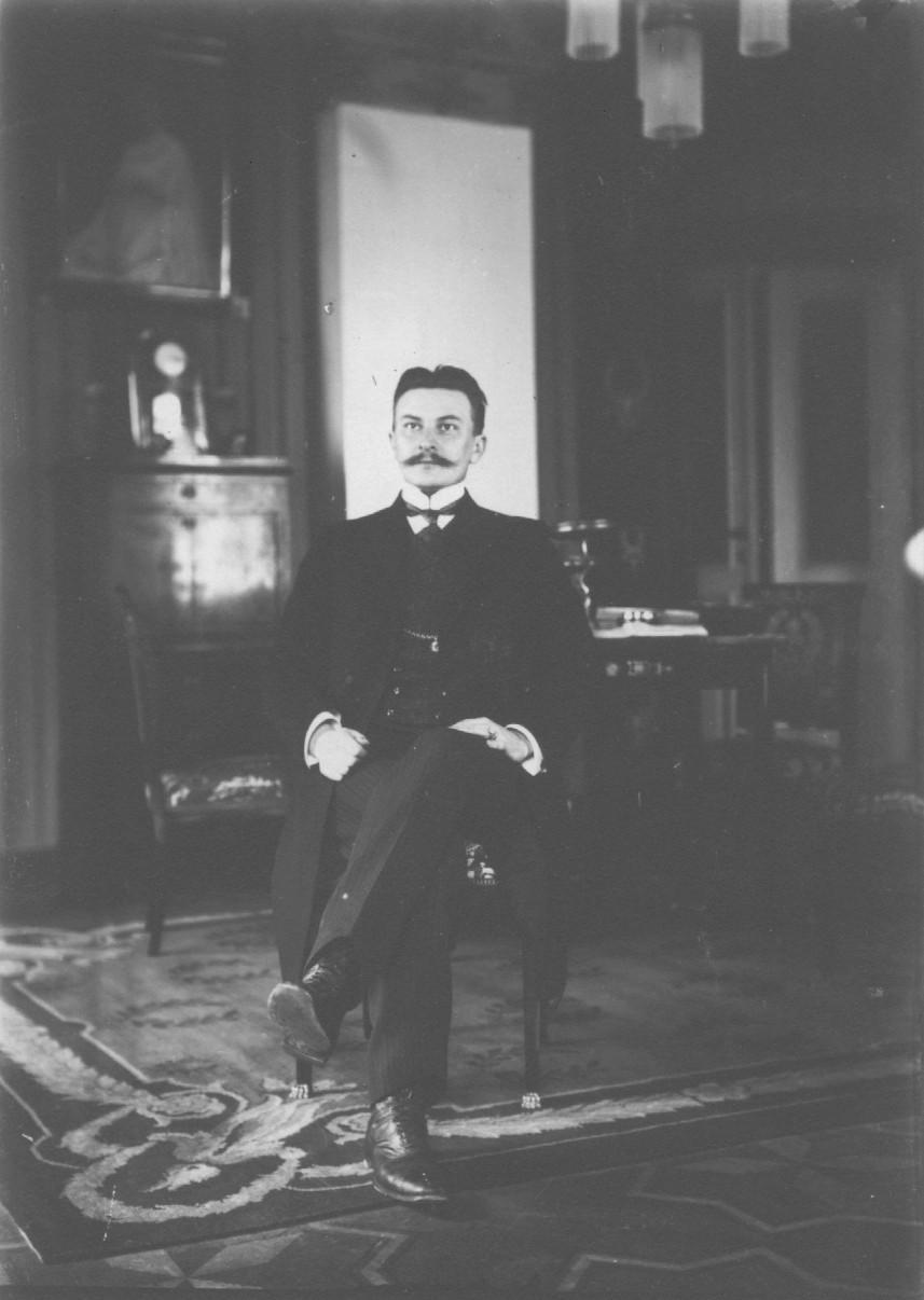 Tadeusz Banachiewicz w Kazaniu ( 1910-1915) i Tartu (1915-1918) Piotr Flin 1 i Elena Panko 2 1 Jan Kochanowski University, Institute of Physics, Kielce, Poland 2 Nikolaev State University, Kalinenkov