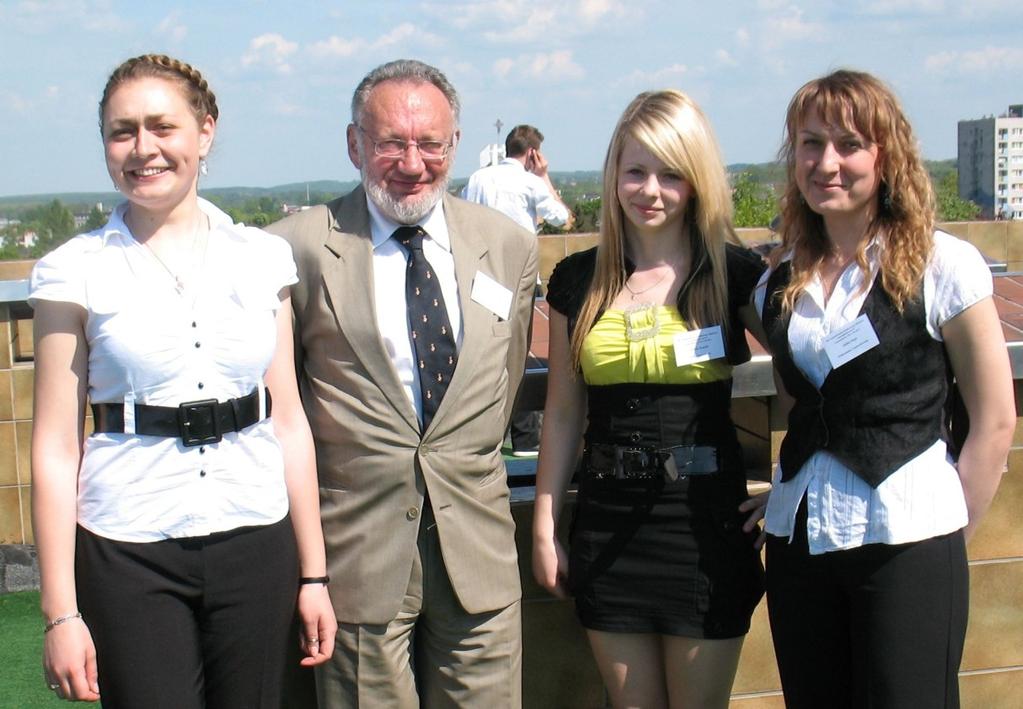 Podziekowania Podziękowanie dla prof. Ivana Andronova za nadesłane cenne uwagi i obliczenia dotyczące najnowszych wyników obserwacji CC Coma Berenice. Literatura: [1] Andronov I.