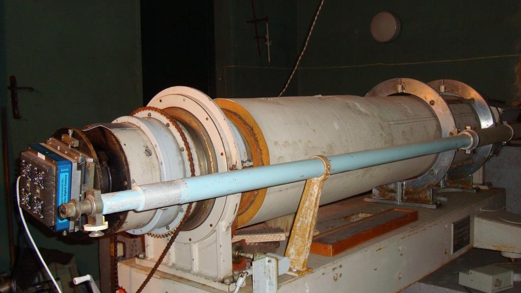 The Kyiv MAC The module structure of a telescope MAC 1- reference light source: 2 diagonal mirror; 3 two-lens objective; 4 divided 5 glass circle; 5 tube; 6 straight-through