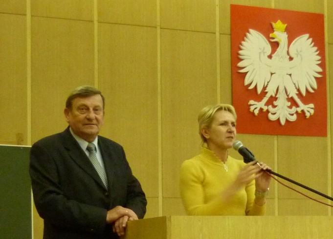 człowieka w kosmos. Niezależnie, Waldemar Zwierzchlejski szeroko, profesjonalnie i obficie, popularyzuje wiedzę astronautyczną na łamach ogólnie dostępnych czasopism.