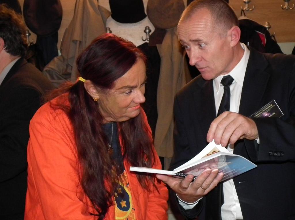dr Bogdan Wszołek prezes AN (Instytut Fizyki AJD w Częstochowie), dr Marek Jamrozy wice prezes AN d/s nauki (OAUJ w Krakowie) oraz mgr Agnieszka Kuźmicz członkini AN (OAUJ w Krakowie).