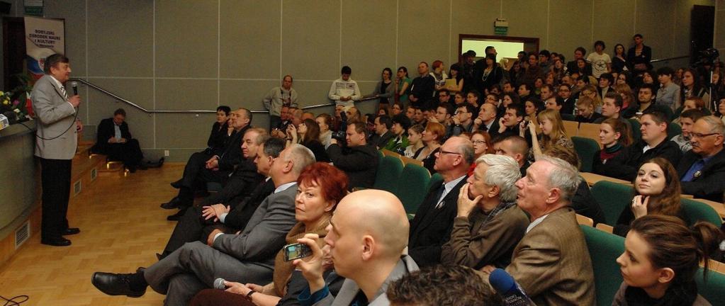 Konferencja pod hasłem Wielki jubileusz wielkiego lotu odbyła się w dniu 6 kwietnia 2011 roku o parę dni wyprzedzając kalendarz jubileuszowy, co było podyktowane możliwościami gości honorowych