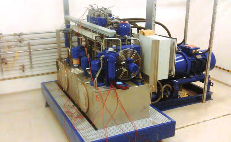 04 2015 PL BUDOWNICTWO LĄDOWE I WODNE 5 Każda z podwójnych pomp napędzana jest trójfazowym silnikiem elektrycznym o mocy 55 kw, o nominalnej prędkości obrotowej 1500 obr/min i o stałym kierunku