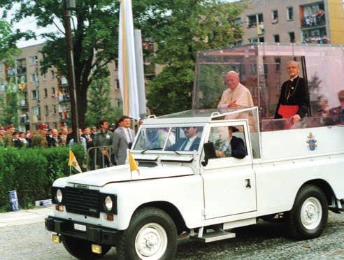 Także dlatego, że jest synem narodu, którego historia od zarania dziejów i którego tysiącletnia tradycja naznaczone są żywą, mocną, nigdy nie przerwaną, przeżytą i głęboką więzią ze Stolicą Piotrową.