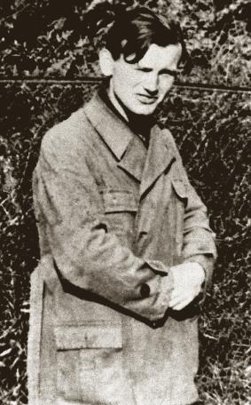 8 Nigdy nie mówiliśmy z sobą o powołaniu kapłańskim Karol Wojtyła student polonistyki z przyrodnią siostrą taty Stefanią, Kraków, ok. 1938 r., Fot. Archivi Farabola/East News 9 W maju 1938 r.