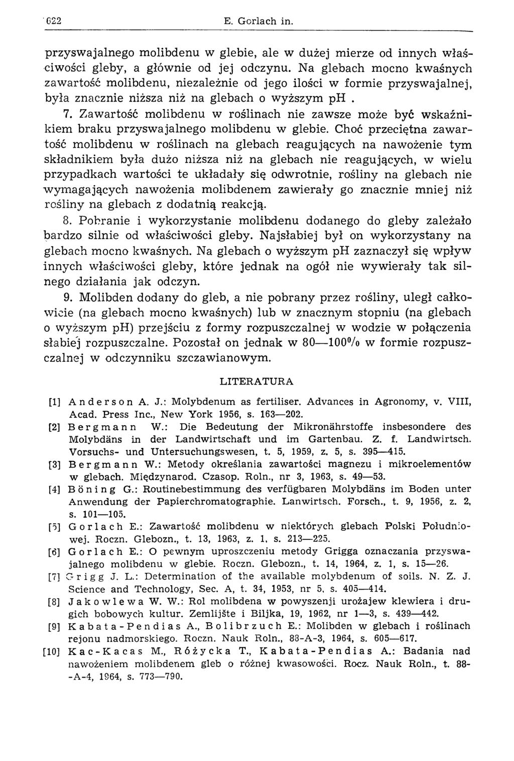 G22 E. Gorlach in. przysw ajalnego m olibdenu w glebie, ale w dużej m ierze od innych w łaściwości gleby, a głównie od jej odczynu.