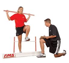 Functional Movement Screen (FMS) jest kompleksowym i funkcjonalnym testem screeningowym wykorzystywanym w sporcie oraz rehabilitacji sportowej do oceny stanu funkcjonalnego badanych.