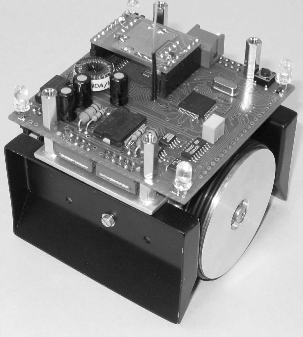 Laboratorium Podstaw Robotyki 4 2 Rys. 1: Dwukołowy robot mobilny Mini- Tracker V3. Rys. 2: Schemat kinematyczny dwukołowego robota mobilnego w globalnym układzie współrzędnych.