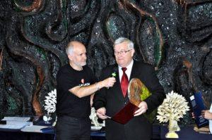 Złote czarodziejskie Drzewo dla Powiatu Limanowskiego!!! W 2011 roku 10 października, Aktorzy Magdalena Popławska i Bartłomiej Topa zasadzili drzewa inaugurujące 9.edycję Święta Drzewa Klubu Gaja.