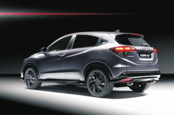 W drugim moment ograniczono do 220 Nm, wartość ta generowana jest między 1700 a 5500 obr/min. Niestety, producent nie zdradził osiągów HR-V Sport.