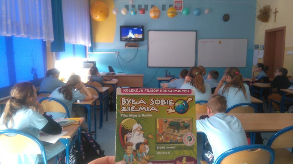 19. Dyskusja na temat filmu edukacyjnego z cyklu Była sobie Ziemia pt. Źródła energii Alberta Barillé. W grudniu 2017r. odbyła się projekcja filmu edukacyjnego z cyklu Była sobie Ziemia pt.