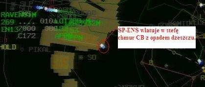 Od strony północno zachodniej w kierunku Warszawy zbliżał się front burzowy rozciągający się na przestrzeni około 40 NM i szerokości 25 NM.