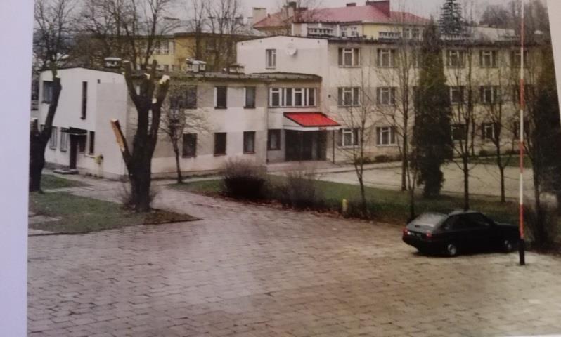 zamieszkania, fachową kadrę