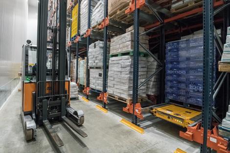 Mroźnie z systemem Pallet Shuttle System składowania akumulacyjnego Pallet Shuttle pozwala maksymalnie wykorzystać dostępną powierzchnię i uzyskać tym samym większą pojemność magazynową.