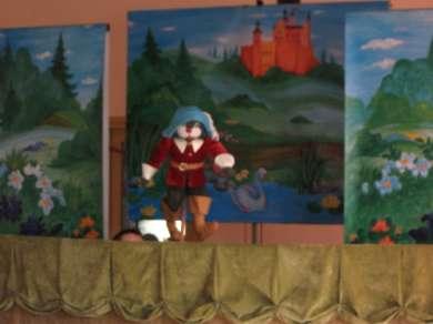 Teatrzyk Kot w butach 8 kwietnia 2013r do naszej szkoły przyjechał teatrzyk kukiełkowy,,bajka" ze Starego Sącza.