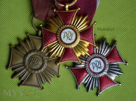 Krzyż Zasługi PRL 209-0-7 Krzyż Zasługi PRL Bardzo dobry Złoty, srebrny i brązowy Krzyż Zasługi PRL, wzór z 952r.
