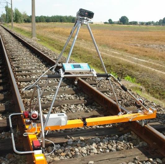 Przystawka z dalmierzem laserowym pozwala na pomiar urządzeń i obiektów o średnicy większej niż 10 mm, m.in.