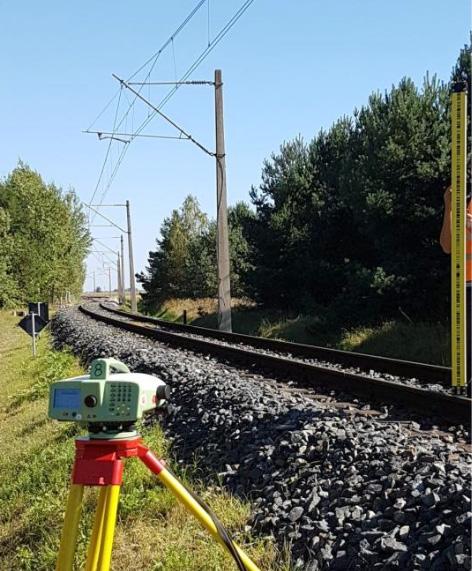 70 Grabias P. Innym zastosowaniem tachymetrii jest pomiar geometrii krótkich odcinków w celu dostarczenia danych pomiarowych dla projektu regulacji osi toru.