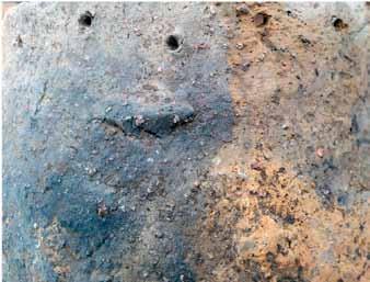 1 2 Fig. 1. Lublin Jakubowice Murowane, Lublin district, site 5. Types of temper used in vessels being part of grave goods: 1 crushed granite; 2 crushed pottery or crushed daub.