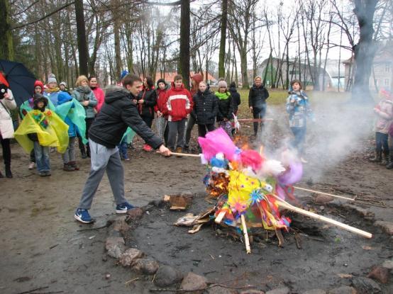 Trasa nr 2: zbiórka uczestników o godz. 8.45 na boisku szkolnym SP 6. Start godz. 9.00.Trasa: ulicami: Kościuszki - Gdańska -Moniuszki. Zakończenie trasy ok. 10.30.