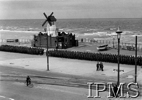 Po kapitulacji Francji dotarł do Wielkiej Brytanii i 1 lipca 1940 r. znalazł się w bazie lotniczej w Blackpool.