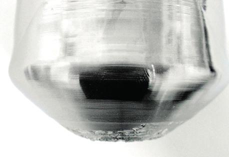 Zmieniła się więc pozycja powierzchni stopionego wsadu względem nagrzewnika. W przypadku krystalizacji GaSb o średnicy 3" jest ona wyższa o ~ 9 mm zarówno na początku jak i pod koniec procesu wzrostu.