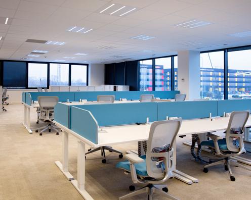 OPEN SPACES POKOJE BIUROWE S6000 LED MODERNA 2 OPPOSITE 1 & 2 30 37 38 TRANSPARENT 42 S6000 LED 30 FLAT LED OFFICE 36 DOMINO 35 MODERNA 2 37 PRZYKŁAD PRZYKŁAD Oprawa: MODERNA 2 Powierzchnia