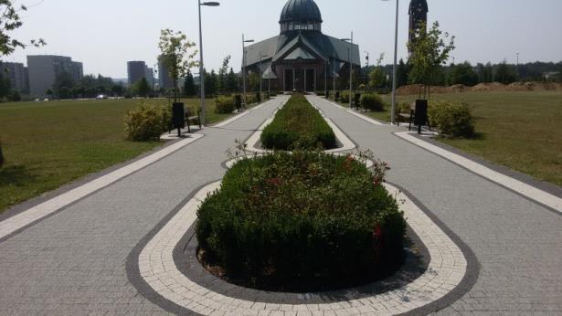 Curie - Skłodowskiej oraz rabaty stałe w parku osiedlowym przy ul. Hlonda.