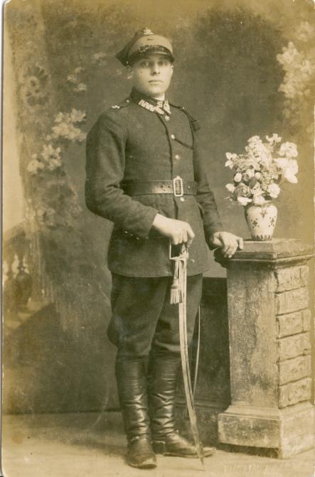 Zdjęcie 9 Rok 1923 (około; po 1922 roku a przed 1936 rokiem). Ułan Grzegorz Danilczuk (wyjechał do Lublina).