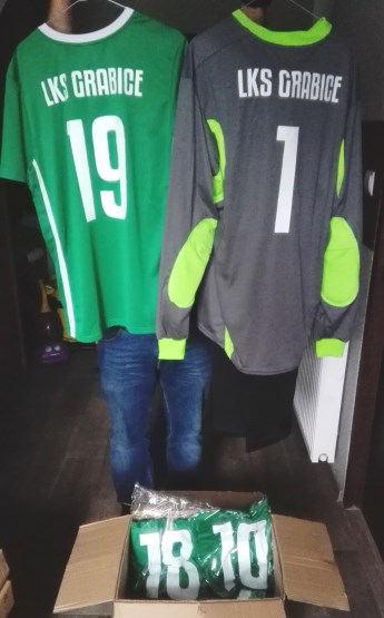 stroje sportowe dla drużyny.