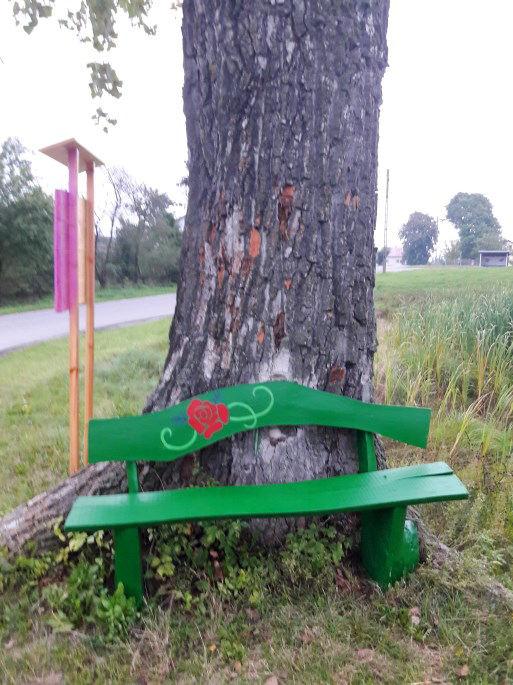 pięknymi, różanymi motywami.