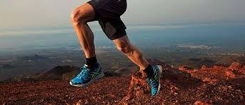 Zwiększenie mocy zawodnika wpływa na strukturę biegu i w wielu przypadkach powoduje wydłużenie kroku biegowego i skrócenie dystansu.