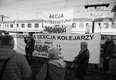 Event na torach w Krakowie Grupa blisko 30 kolejarzy z Solidarności przypomniała pierwszy portest-blokadę torów w Małopolsce, która przed 15 laty trwała 3 godz. 30 min. Rozpoczęła się 12.11.2003 r.