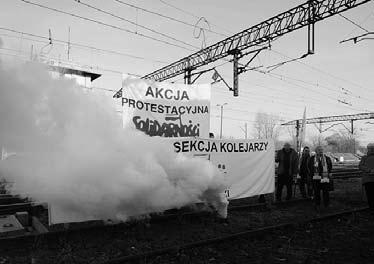 , w tym samym co piętnaście lat temu miejscu. W poprzednim (283) numerze Kolejarza Małopolski szeroko opisywane były zmagania protestujących kolejarzy, którzy 12 listopada 2003 r.