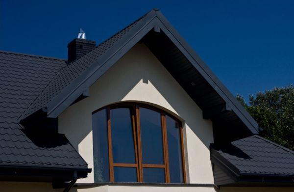 Prawidłowy montaż blachodachówki Blachodachówki mogą stanowić pokrycie niemalże na każdym rodzaju i kształcie dachu.