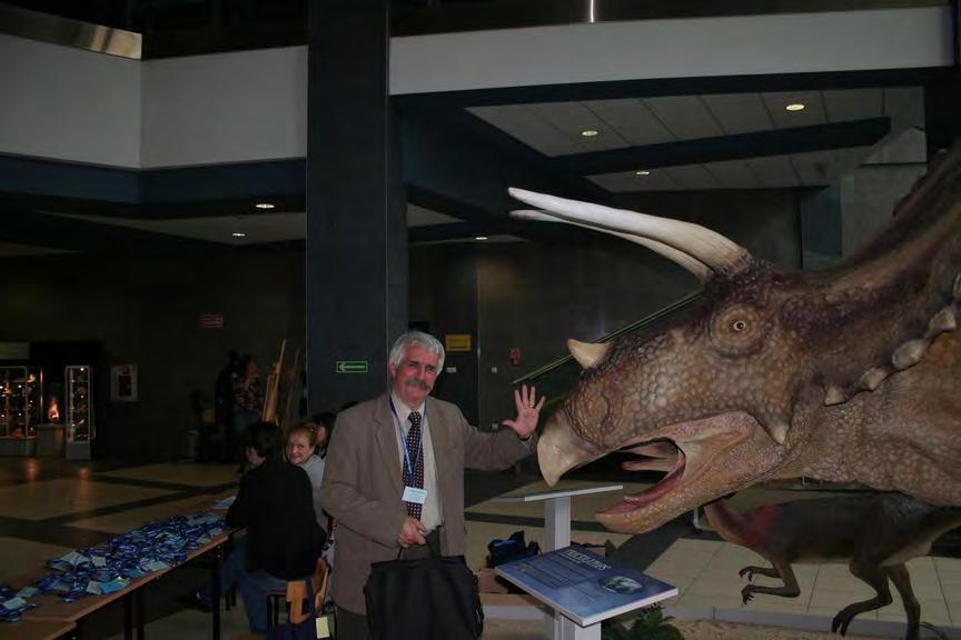 dinozaura w holu Wydziału Nauk o Ziemi