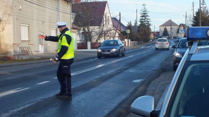 pojazdami pod wpływem alkoholu Zabici w wypadkach spowodowanych przez kierujących pod wpływem alkoholu 3 7 2 455 2 717 2 336 2