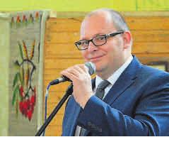 Jk sm mówi, m dr do przedmiotów ścisłych. Są one dl niego proste i zrozumiłe. Swoją wiedzę w jsny i przejrzysty sposób str się przekzywć swoim uczniom.