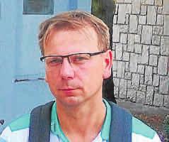 Uczniowie często również podkreślją, że potrfię dobrze tłumczyć nwet brdzo trudne zgdnieni przyznje pn Mrcin. Często orgnizuje różne eventy nukowe.