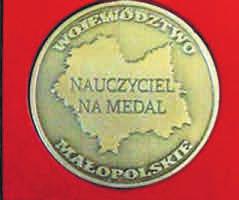 Szkołę Podstwową w Zębie ukończył m.in.