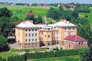 Szkoł stł się dl wszystkich uczniów, rodziców i nuczycieli rodziną, w której kżdy młody człowiek spotyk się z szcunkiem niezleżnie od swoich zdolności i możliwości intelektulnych.