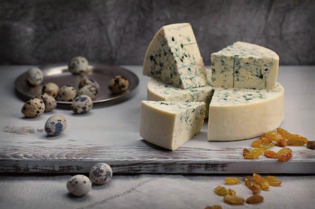 Camen Blue Klinek A wedge of Camen blue Camen Blue Wiórki Grated Camen Blue (dni) (days) 165 g 40 24 9 90 1 kg