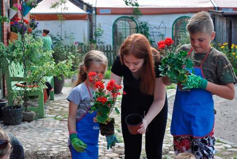 Stowarzyszenia Przyjaciele Księżego Dworu, Stowarzyszenia Kraina Szczęśliwości,