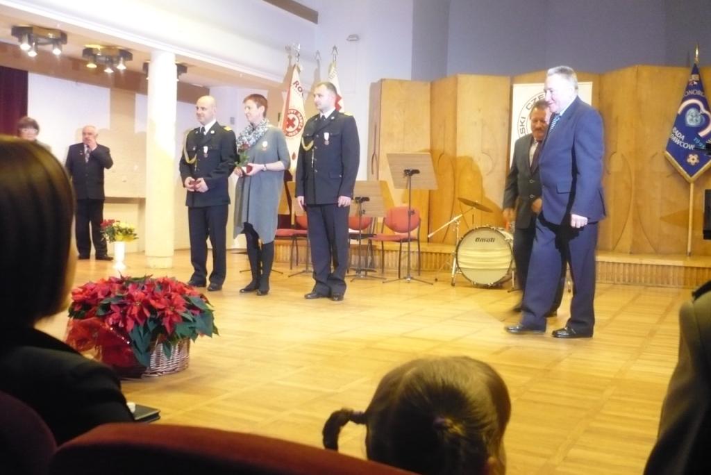 służbę drugiemu człowiekowi. Wśród odznaczonych przez Kapitułę Odznaki Honorowej ( m.in.