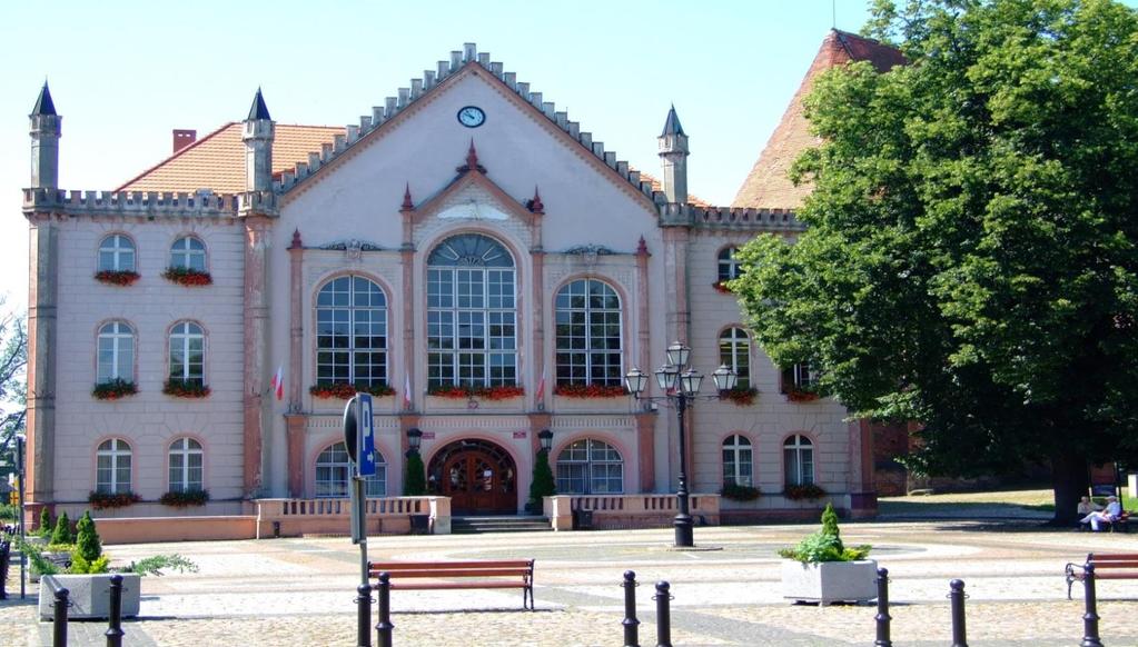 RATUSZ MIEJSKI W OŚNIE LUBUSKIM Zbudowany w latach 1841-1843, jedna z ciekawszych XIX-wiecznych realizacji architektonicznych na terenie Ziemi Lubuskiej.
