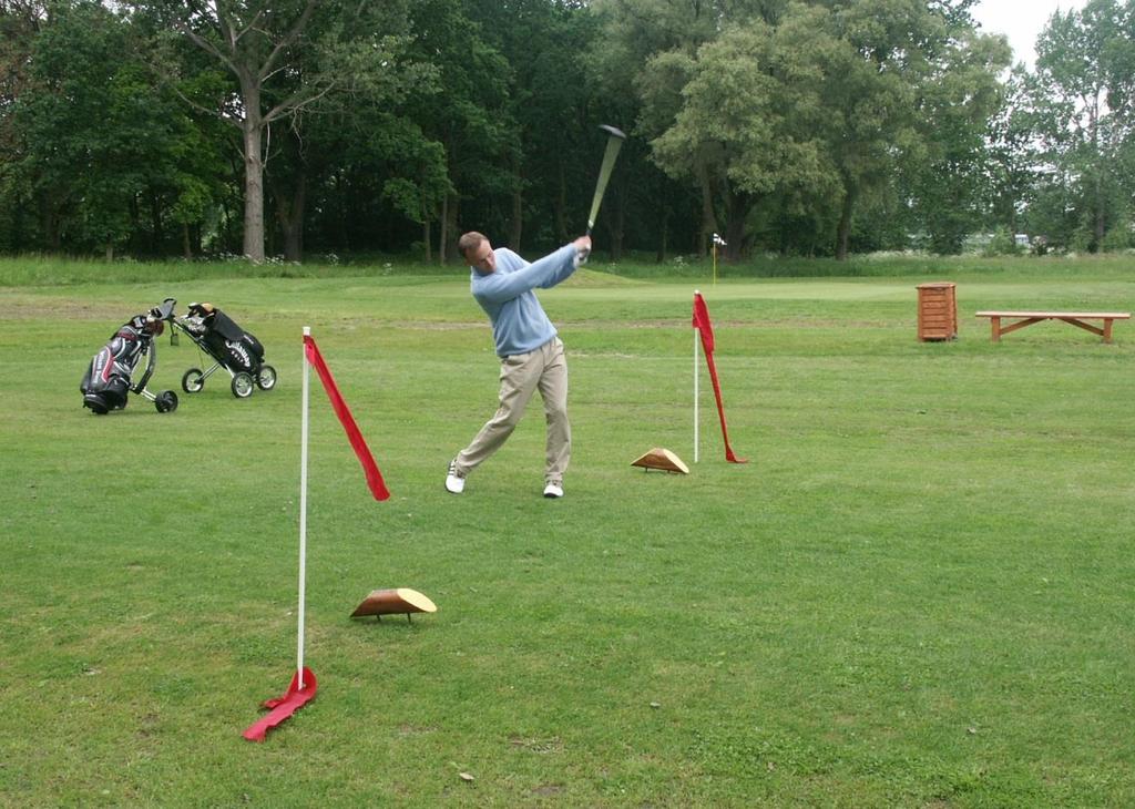 SŁUBICKIE POLE GOLFOWE Tereny kompleksu o powierzchni 15 ha położone są na obrzeżach Słubic, w odległości 2 km od mostu granicznego i obejmują 14